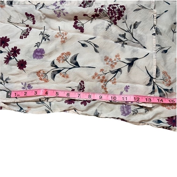 Chelsea and Theodore Light Pink Floral Button Down Tunic Dress With Slits - Picture 5 of 7